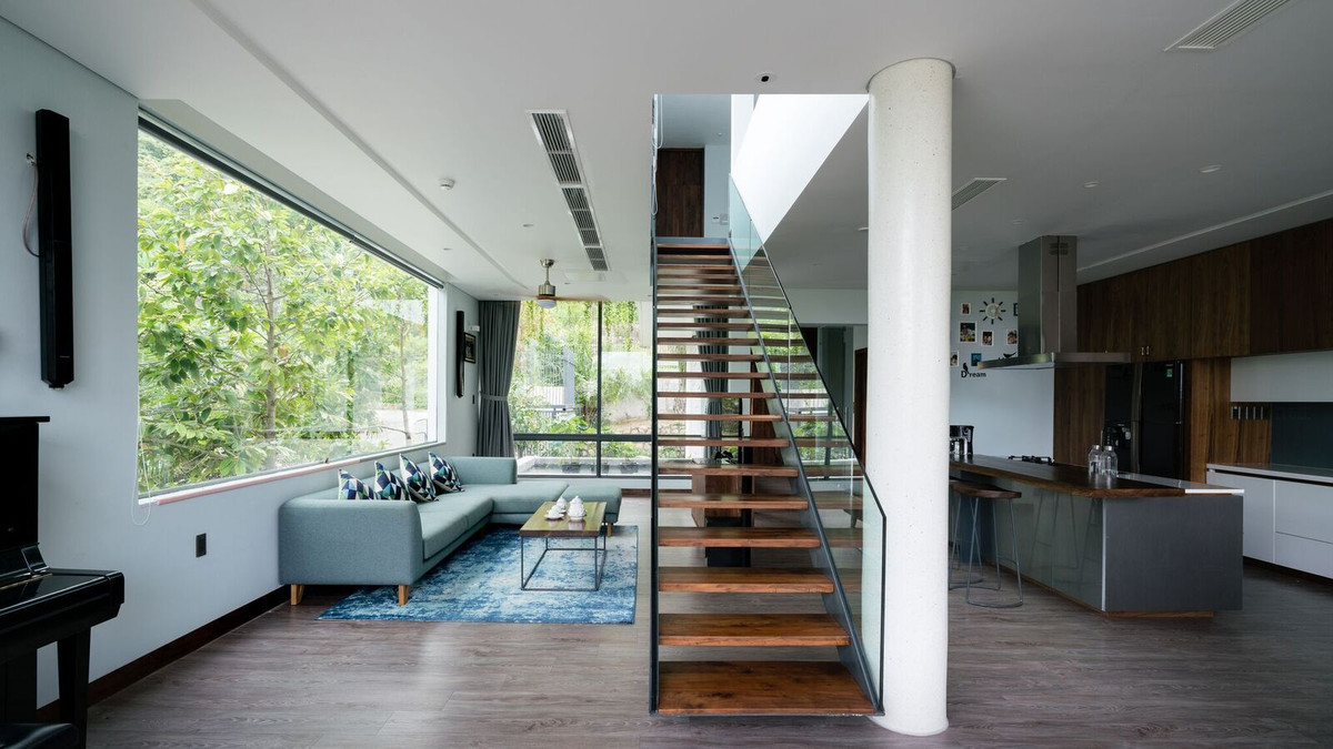 Tầng 2 là khu vực phòng khách, ăn và bếp.