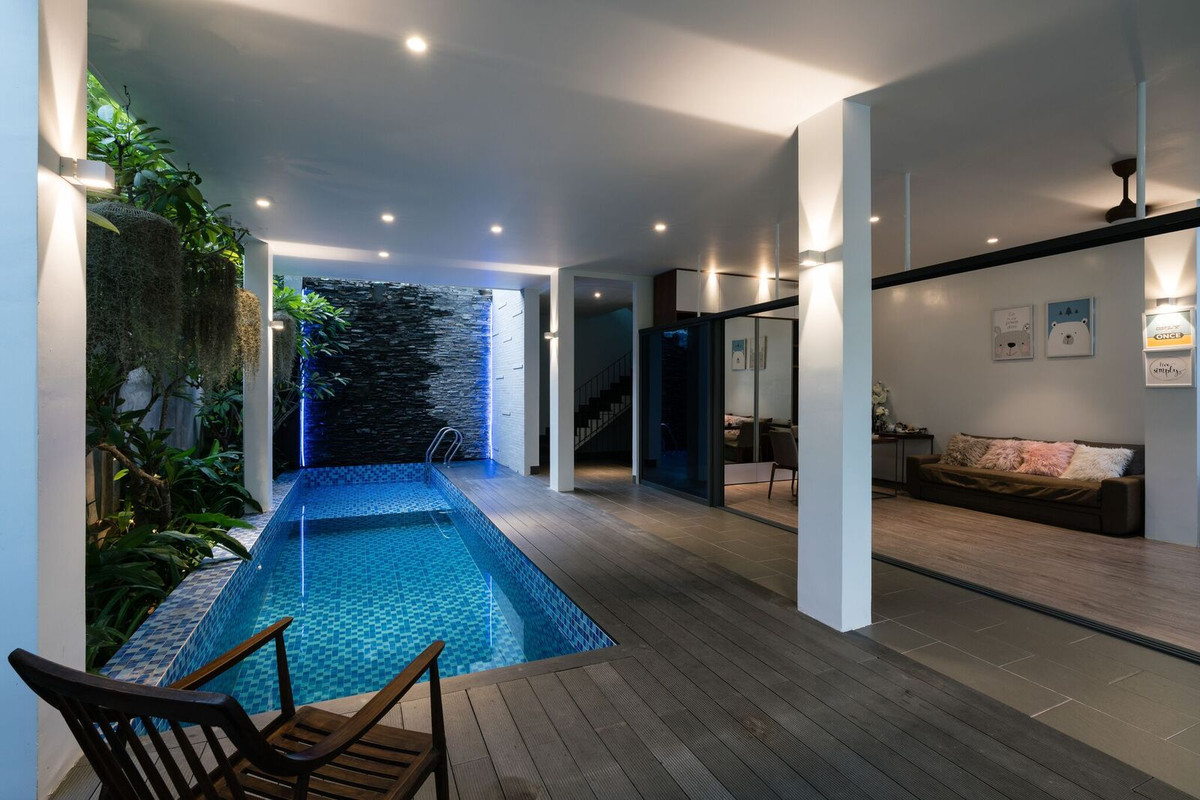 Tầng trệt bao gồm hồ bơi và không gian đa năng.