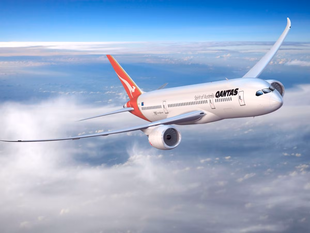 Tháng 3/2018, hãng hàng không Qantas của Australia khai trương đường bay thẳng 9.009 dặm từ Perth tới sân bay London Heathrow (London, Anh).