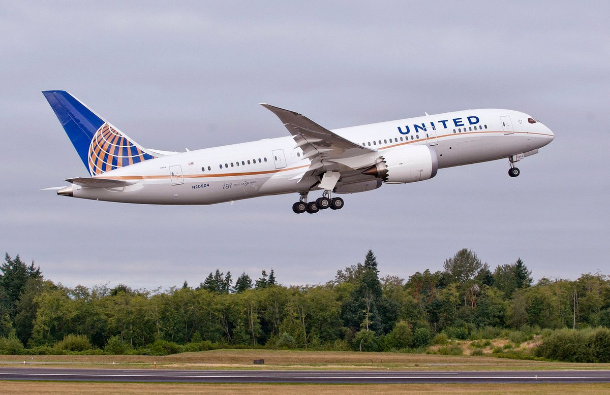 United Airlines chính thức khai thác đường bay Houston (bang Texas, Mỹ) - Sydney (Australia) 8.593 dặm vào tháng 1/2018, sử dụng máy bay 787-9 của Boeing.