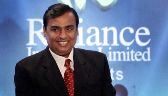 Tỷ phú Mukesh Ambani cùng em trai Anil Ambani thừa kế đế chế Reliance từ cha Dhirubhai Ambani vào năm 2002. Nhưng đến năm 2005, hai người đã tách đôi công ty và cạnh tranh với nhau. Ảnh: Zee News.