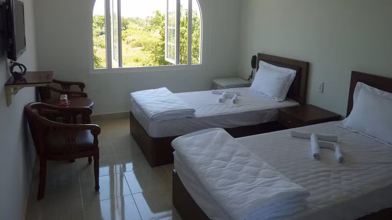 Phía bên trái là 4 phòng nhỏ, phía phải là 4 phòng lớn tượng trưng cho các hành tinh trong Hệ Mặt Trời như: Sao Kim, Sao Thủy, Sao Thổ, Sao Mộc, Sao Hỏa, Trái Đất, Sao Thiên Vương, Sao Hải Vương…Ảnh: Mytour.