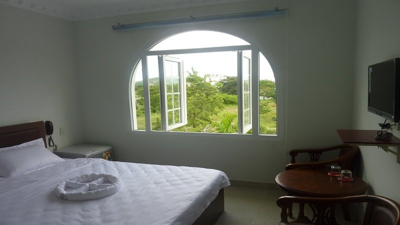 Tầng 2 của tòa nhà được thiết kế làm khu vực nghỉ dưỡng với tổng cộng 9 phòng. Ảnh: Vnbooking.