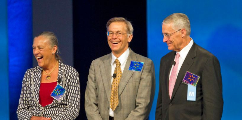 Gia đình Walton nổi tiếng với hãng bán lẻ lớn nhất thế giới về doanh thu Walmart. Gia đình Walton sở hữu 54% tổng số cổ phần của công ty Walmart, khiến họ trở thành gia đình giàu thứ 3 trên thế giới với tổng tài sản 152 tỷ USD.