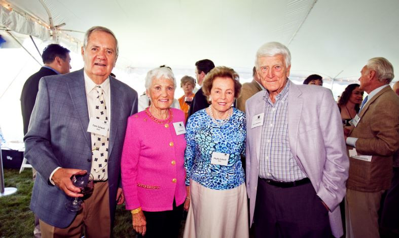 Cargill-MacMillan (Mỹ) là gia đình có số lượng tỷ phú cao nhất thế giới, 14 người. Gia tộc này đang nắm khối tài sản ròng trị giá 45 tỷ USD.