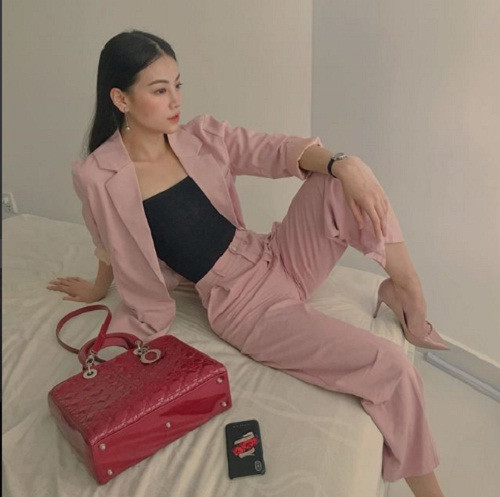 Trang phục đến từ nhà mốt nổi tiếng Christian Dior của Hoa hậu Nguyễn Phương Khánh. Ảnh: Instagram Phuongkhanh.