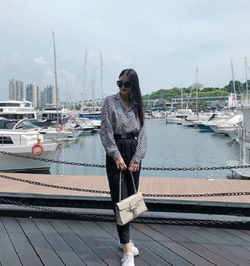Hoa hậu Nguyễn Phương Khánh khéo khoe đồ hiệu của Gucci. Ảnh: Instagram Phuongkhanh.
