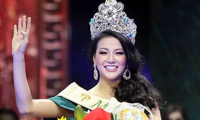 Cuoc song sang chanh cua Tan Hoa hau Phuong Khanh