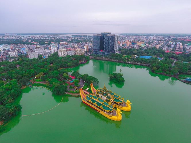 Trong thời gian nghỉ tại Myanmar, đội tuyển Việt Nam được BTC nước chủ nhà bố trí đóng quân tại khách sạn Wyndham Grand Yangon.