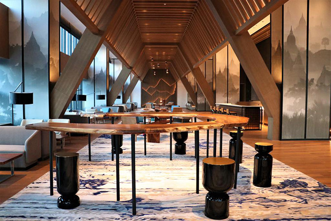 Sảnh khách sạn sang trọng.