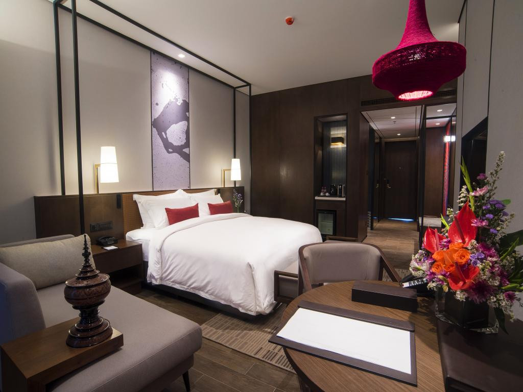 Căn phòng tiêu chuẩn có diện tích 46 m2, phòng deluxe có diện tích 58 m2.