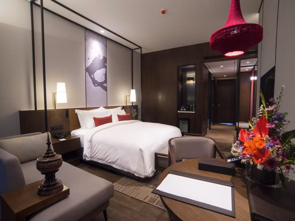 Căn phòng tiêu chuẩn có diện tích 46 m2, phòng deluxe có diện tích 58 m2.