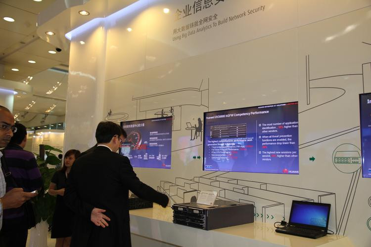 Quá trình thử nghiệm công nghệ mới của Huawei.