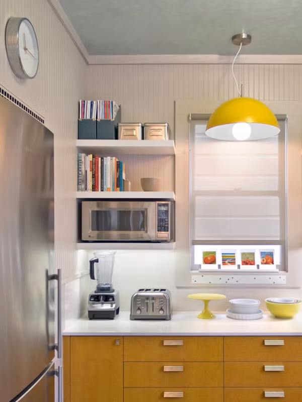 Một số chuyên gia kiến trúc dự đoán, những ý tưởng thiết kế độc đáo như giá kính, tủ sách trưng bày...sẽ xuất hiện trong nhà bếp 2019. Ảnh: Trehouse.