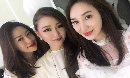 Sian Xiao là một trong những cái tên đình đám trong “Hội con nhà giàu Trung Quốc". Cuộc sống của nàng tiểu thư nhà giàu phủ đầy các bộ sưu tập hàng hiệu hay những bữa tiệc xa xỉ.