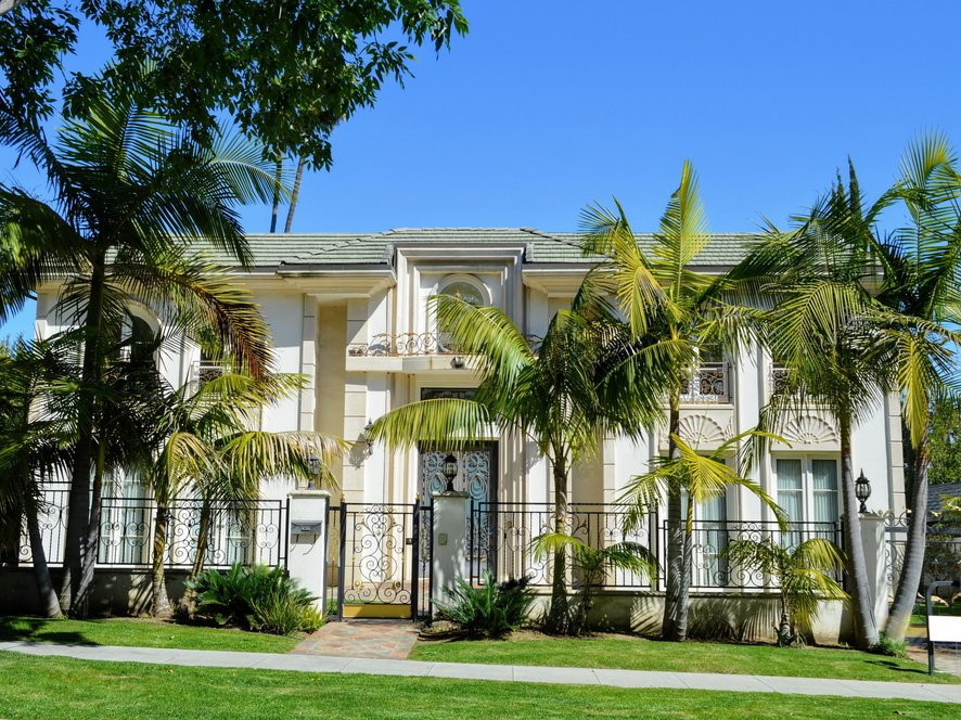 Khu Beverly Hills, thuộc bang California tập trung khá nhiều giới siêu giàu tại Mỹ. Giá nhà bình quân ở hạt Los Angeles (Beverly Hills, California) vào khoảng 3,2 triệu USD. Nguồn ảnh: Business Insider.