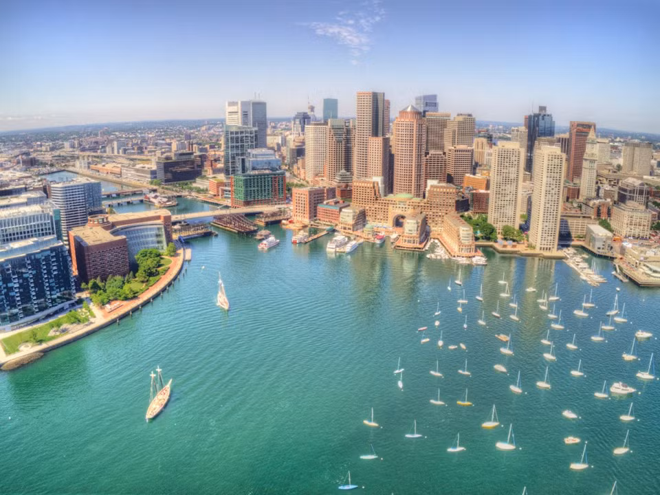 Hạt Suffolk tại Boston (Massachusetts) có giá nhà bình quân 4,7 triệu USD. Nhiều năm trước, giá một ngôi nhà ở Boston cao hơn 65% so với mức trung bình quốc gia.