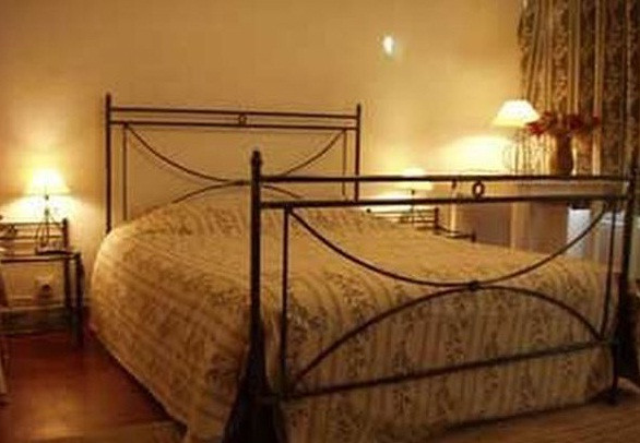 Không gian phòng ngủ ấm áp. Ảnh: Express.