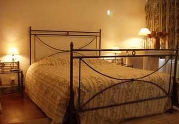 Không gian phòng ngủ ấm áp. Ảnh: Express.