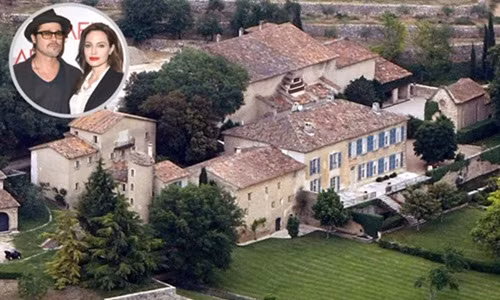 Trong số đó có biệt thự Chateau Miraval ở ngôi làng Brignol tại Pháp. Ảnh: Zimbio.