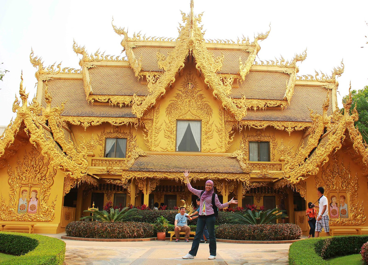 Chỉ là khu vệ sinh chung nhưng rất nhiều khách tham quan chụp hình vì kiến trúc tinh xảo của nó. Ảnh: Wander &amp; Blossom.