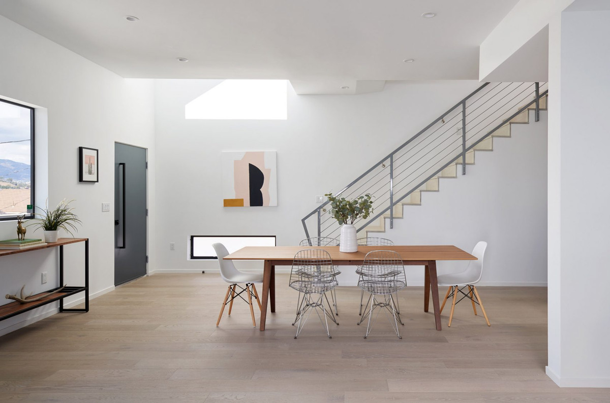 Nhờ thiết kế gấp khúc mà bất cứ không gian nào trong nhà cũng chan hòa với thiên nhiên.