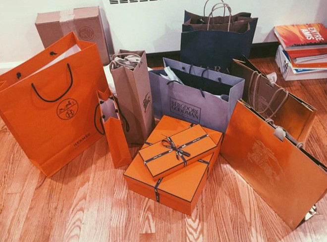 Quần áo hay đồ hiệu chỉ là..."thứ phụ" với chàng thanh niên 9X này. Ảnh: Internet.