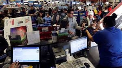 Bởi, những con số giảm giá khủng từ 50% có thể khiến bạn bỏ ngay món đồ vào giỏ hàng mà không cần biết chính xác giá của nó. Ảnh: Wat If.