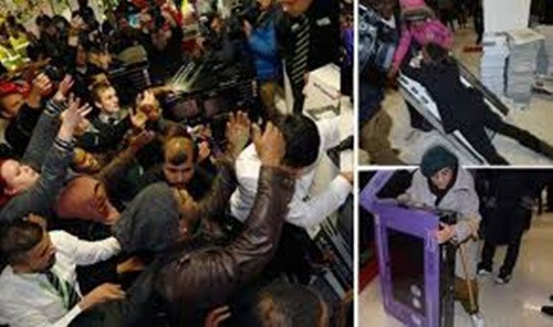 Người tiêu dùng thông minh luôn phải tỉnh táo trước những con số khuyến mãi khủng. Lời khuyên là hãy chọn khuyến mại đã biết giá. Ảnh: Daily Express.