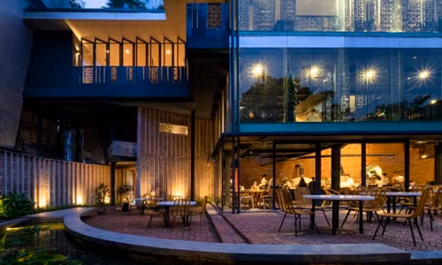 Xuất hiện ấn tượng trên Tạp chí Archdaily, nhà hàng Pizza 4P (số 5 Phan Kế Bính, Ba Đình, Hà Nội) được khen ngợi với nhiều chi tiết kiến trúc độc đáo.