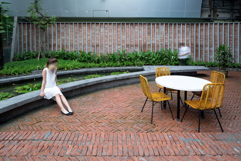 Nhà hàng trở thành không gian nghỉ ngơi gần gũi thiên nhiên cho khách thư giãn.