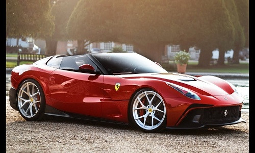 Siêu xe Ferrari phiên bản giới hạn cũng mang lại lợi nhuận cao. 10 năm qua, mức tăng giá của siêu xe này vượt qua thị trường chứng khoán.