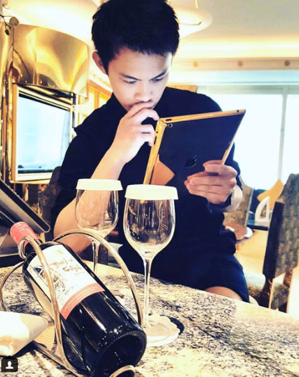 iPad mạ vàng mới thể hiện chất chơi. Ảnh: Instagram.