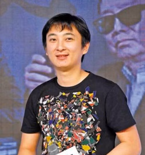 Vương Tư Thông còn thành lập một công ty, làm ăn phát đạt và thu về lợi nhuận cực lớn. Tính đến năm 2015, Vương Tư Thông sở hữu khối tài sản hơn 4 tỷ nhân dân tệ (hơn 14.000 tỷ đồng). Đáng chú ý, phần lớn tài sản của Vương Tư Thông là do anh tự làm ra. Ảnh: Xinhuanet.