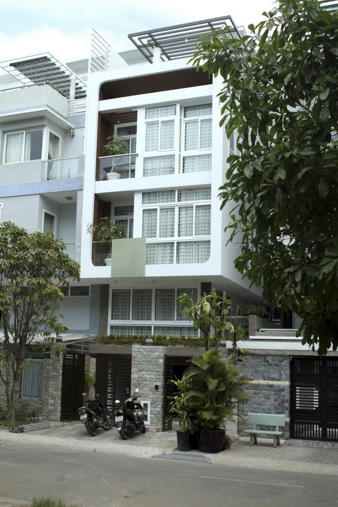 Xuất hiện với vẻ hiện đại, nét chấm phá, ngôi nhà 3 tầng có chi phí xây dựng khoảng 1,4 tỷ đồng. Ảnh: Ytuongnhadep.