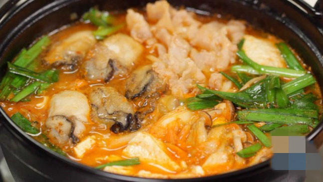 Ngoài nấu cháo, ruột hàu có thể chiên giòn, nấu lẩu hoặc hàu né bơ theo kiểu hàng quán... Ảnh: Hieuhaisan.