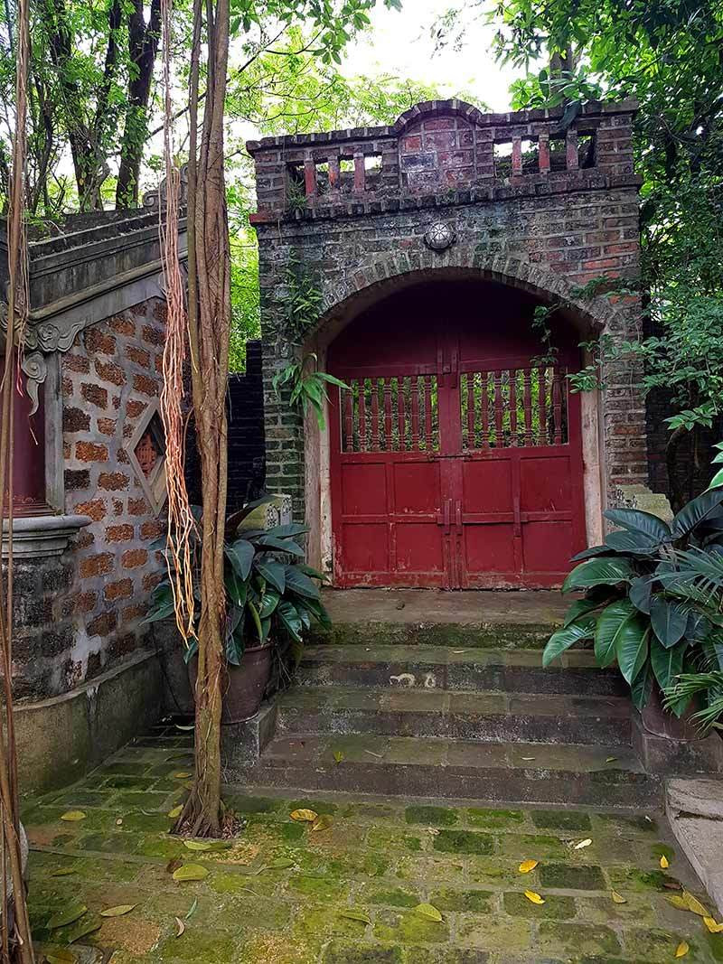 Không có một con số cụ thể song rõ ràng ai cũng hiểu Việt phủ của họa sĩ Thành Chương ngốn biết bao tiền của và công sức. Ảnh: Vietnamnet.