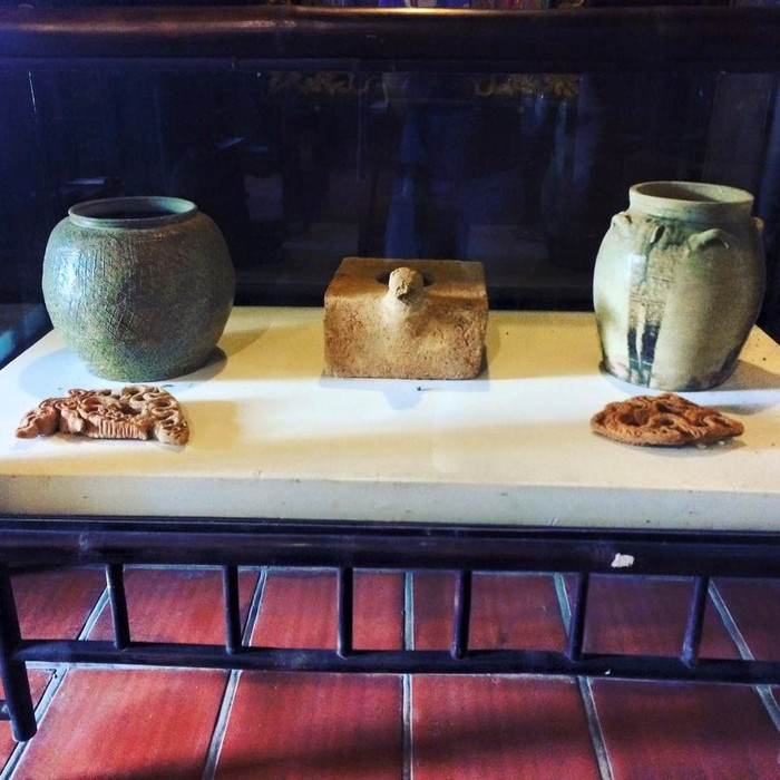 Có tượng đài đá nhỏ, họa sĩ cõng suốt trong ba lô, mang từ chiến tranh, trên Trường Sơn về. Ảnh: Ngaynay.