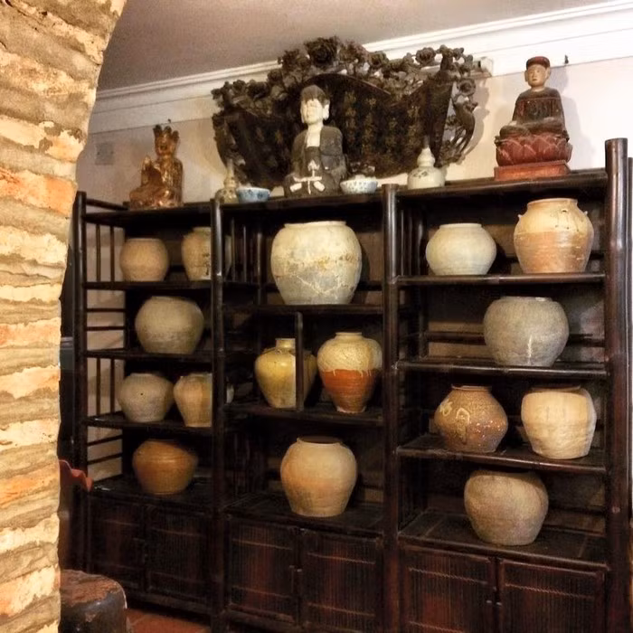 Không chỉ có vậy, rất nhiều hiện vật đã được họa sĩ Thành Chương dày công sưu tầm từ thuở ấu thơ tới ba bốn chục năm trưởng thành. Ảnh: Ngaynay.