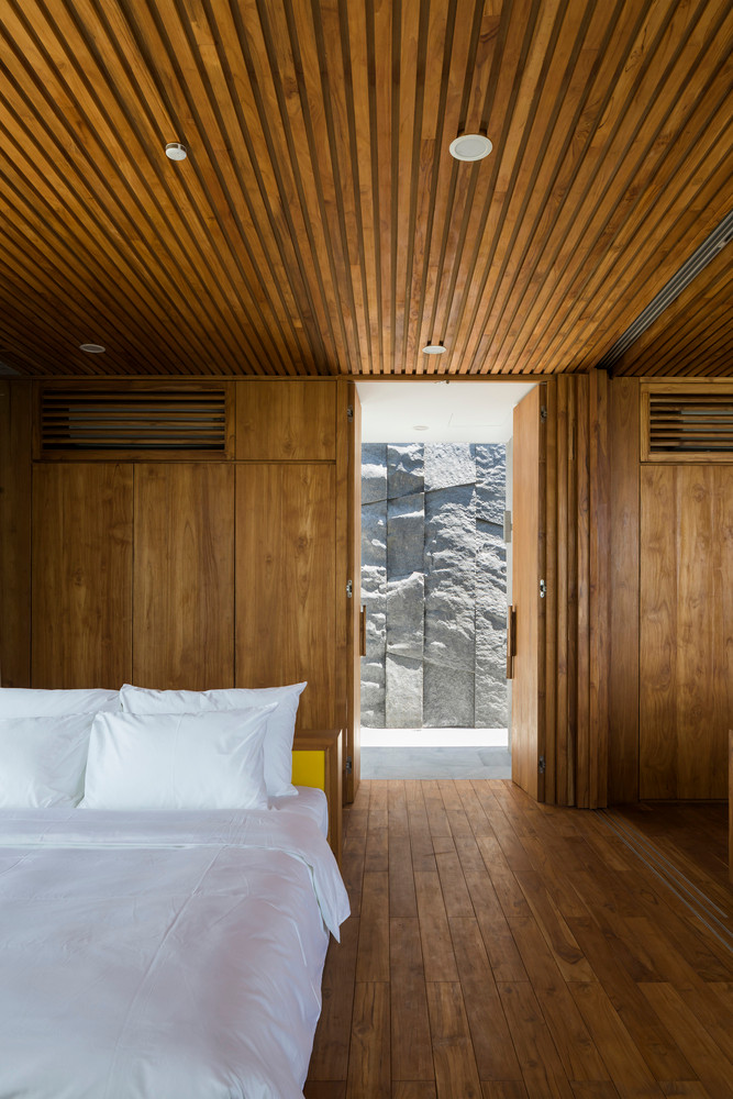 Phòng ngủ thiết kế linh hoạt với các vách ngăn di động.