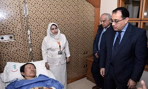 Nua dem giat minh nhan hung tin vo chong chi gai gap nan o Ai Cap