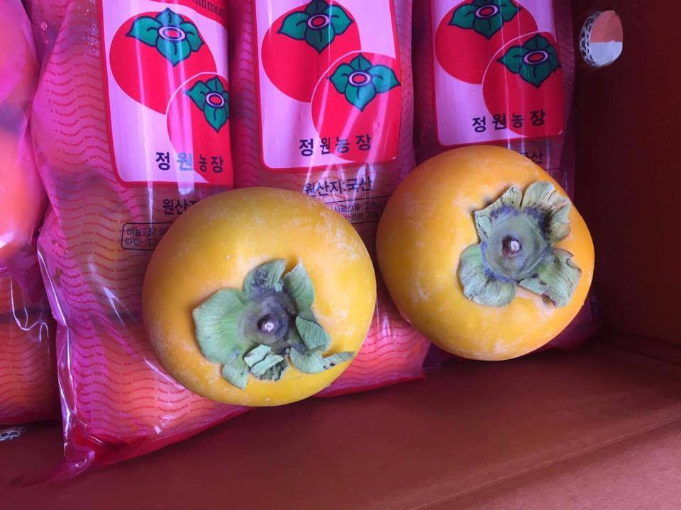  Hồng Hàn Quốc có vị ngọt đậm đà, giòn tan, không kiểu giòn cứng khó ăn. Ảnh: FB Huong Khanh.