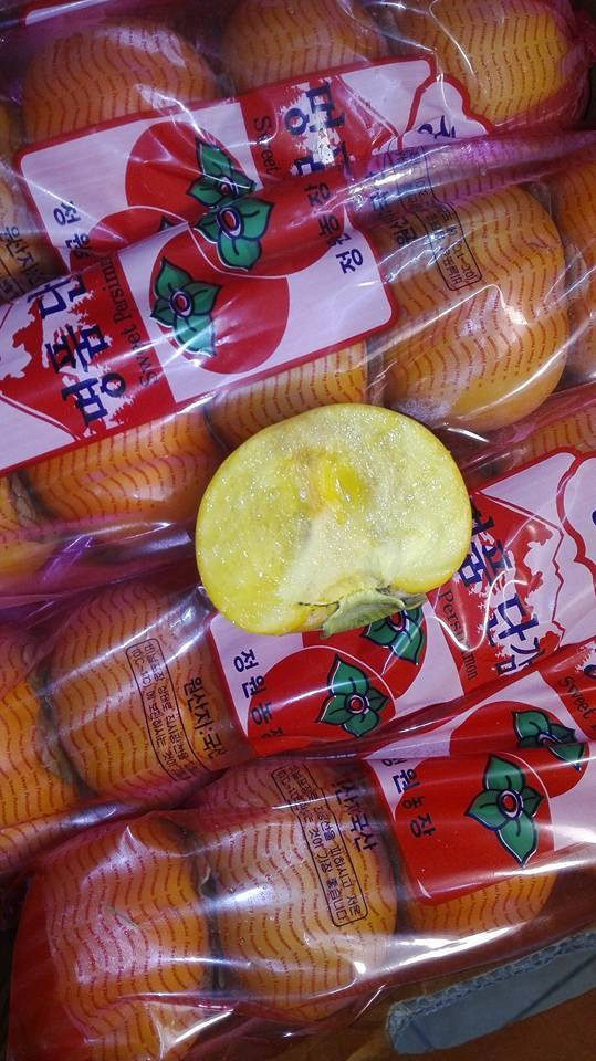 Theo ghi chép, hồng du nhập vào Hàn Quốc từ năm 1138. Đến nay, hồng giòn trở thành một trong những sản vật nổi tiếng nhất của xứ sở kim chi. Ảnh: FB Huong Khanh.