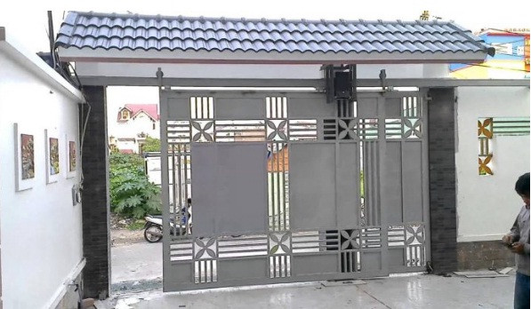 Cổng lùa thiết kế cầu kỳ, thích hợp với các nhà cổng lớn. Ảnh: Camnanglamnha.