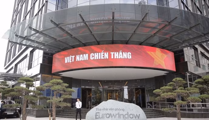 Băng rôn lớn treo cửa một tòa nhà văn phòng để cổ vũ tuyển U23 Việt Nam vào trận chung kết hồi đầu năm. Ảnh: Tổ quốc.