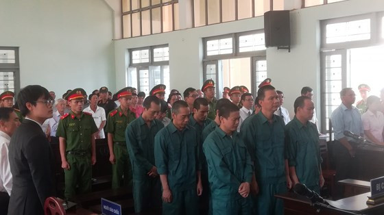 Cai ket dang cho 12 bi cao vu buon lau xang dau ngan ty-Hinh-2