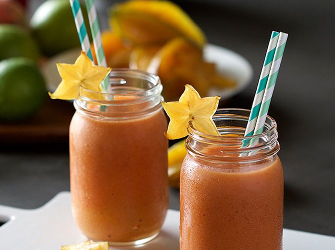 Khế chống viêm: Vitamin C trong khế có thể đẩy độc tố ra và giúp tổng hợp collagen, đây là một thành phần quan trọng để hồi phục và hình thành xương, động mạch và mạch máu. Điều này là rất quan trọng để làm dịu những thiệt hại ở cấp độ tế bào và mô. Khế có hàm lượng chất chống ôxy hóa và chất flavonoid cao, rất có lợi cho việc bảo vệ cơ thể khỏi các tình trạng viêm do gốc tự do gây ra.