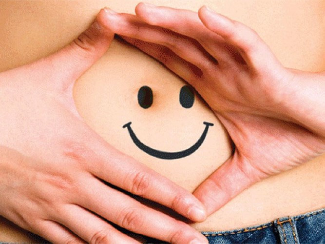 Tốt cho hệ tiêu hóa: Khi ăn khế hệ thống tiêu hóa của bạn sẽ được cải thiện nhờ thành phần chất xơ tự nhiên có trong loại quả này giúp ngăn ngừa táo bón. Chất xơ trong khế cũng giúp duy trì trọng lượng lý tưởng, ngăn chặn sự hấp thu cholesterol từ thức ăn ở ruột, ngăn ngừa ung thư ruột kết, vì chất xơ có lợi bảo vệ màng nhầy trong ruột già và quét đi các chất độc hại. Ngoài ra chất xơ hoà tan trong quả khế còn có khả năng phòng chống ung thư, hỗ trợ tiêu hóa, giảm lượng đường huyết, ngừa bệnh tim mạch… Chúng ta có thể ăn trực tiếp hoặc chế biến thành món canh chua.