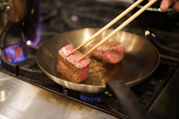 Tuy nhiên, bò dùng trong nhà hàng này là bò Wagyu.