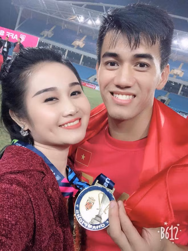 Ban gai Tien Dung, Duy Manh khoe anh ben ban trai dem vo dich-Hinh-4